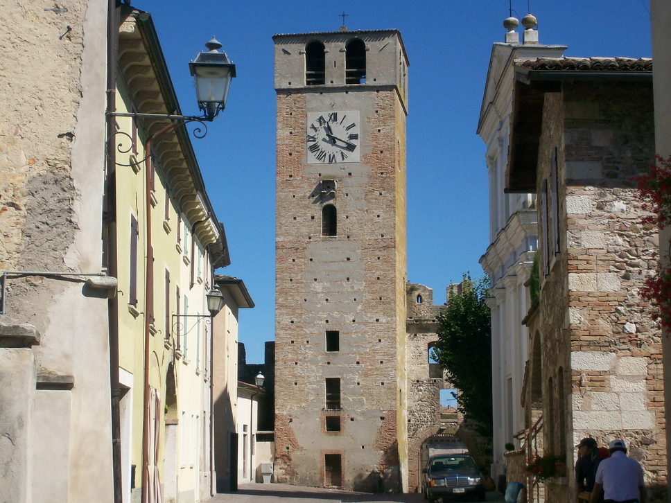 16 Castellaro Lagusello.JPG - Castellaro Lagusello, nel comune di Monzambano (Mn)